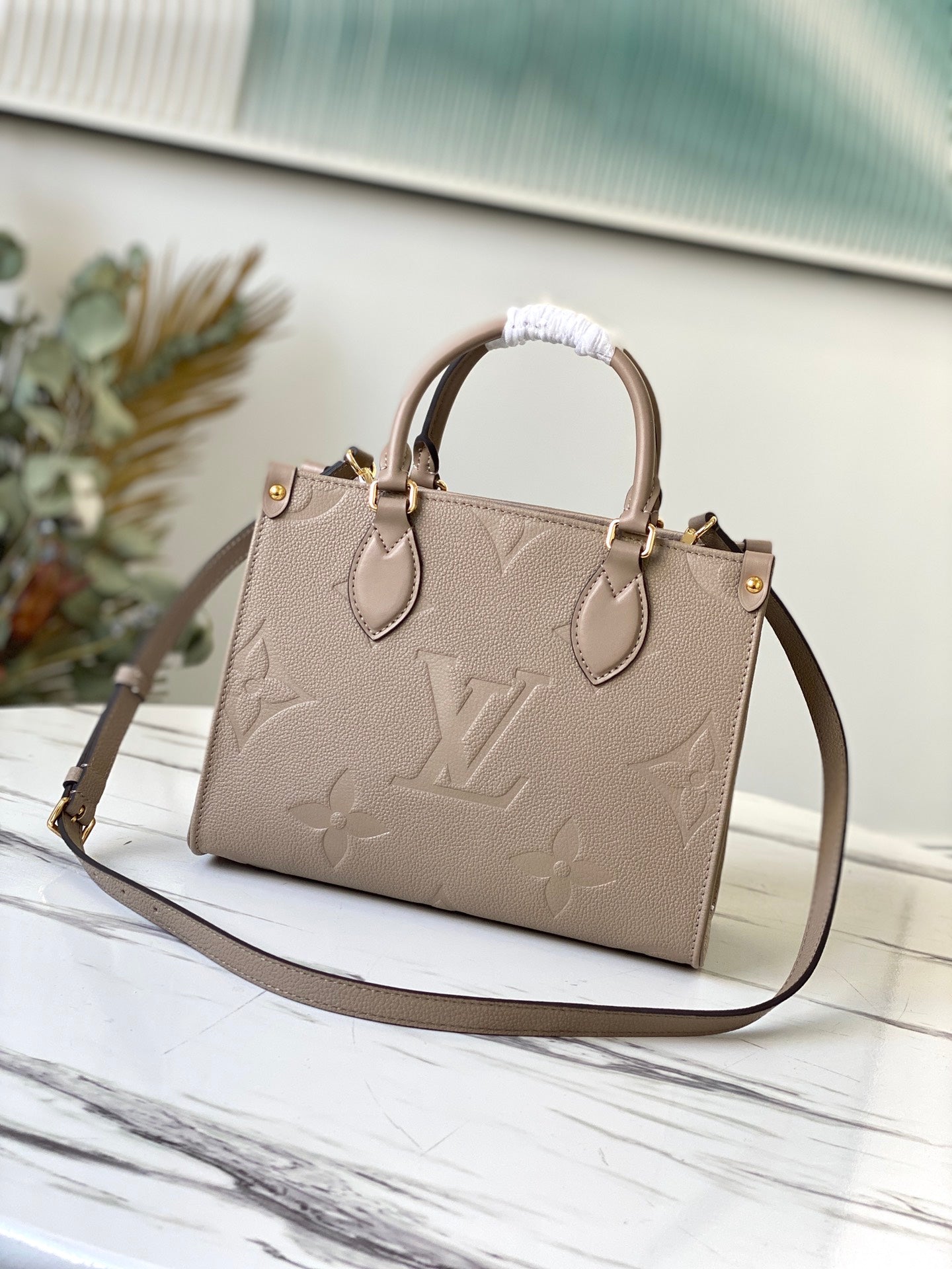 LV M45660 杏色 Onthego PM