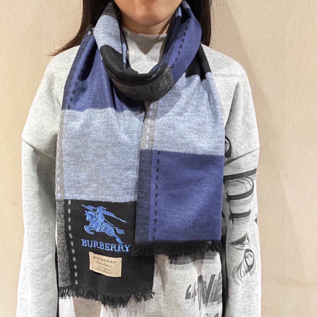 Burberry 羊絨真絲圍巾