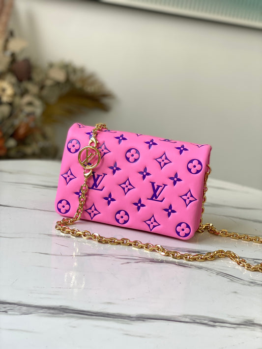 M80745 路L家-Pochette Coussin 鏈條包 桃紅色