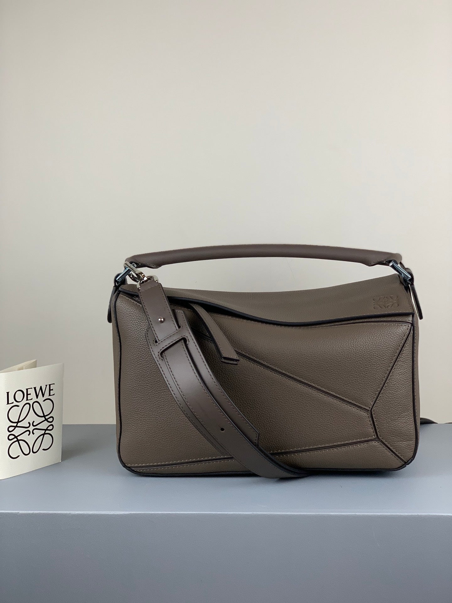 羅L威-puzzle bag 小牛皮 灰褐色 中號