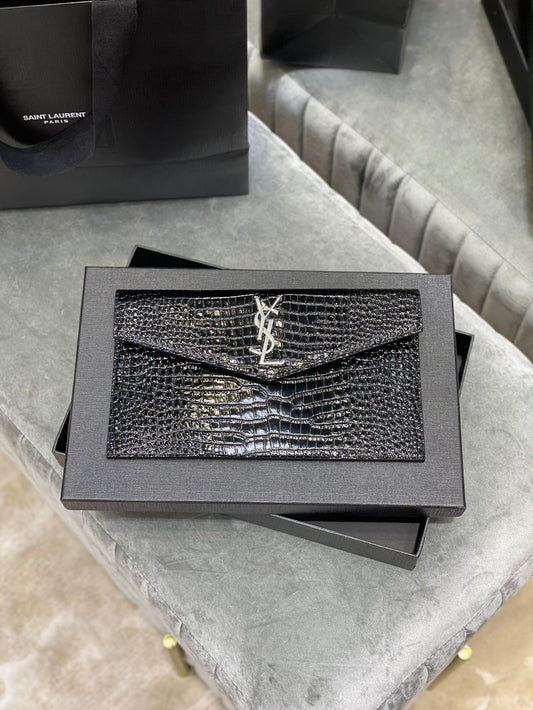 YSL ptown_新品手拿包-黑鱷魚紋銀扣