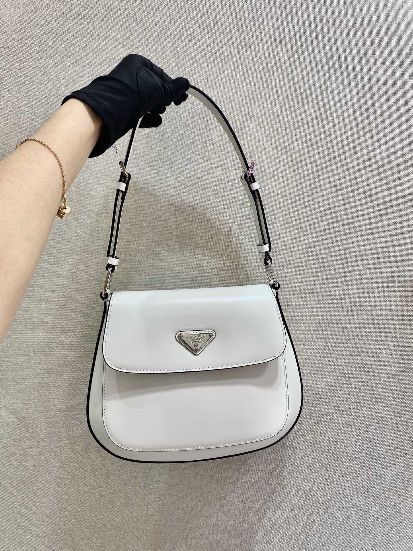 普P家-新款中古 Cleo腋下包 大號 白色