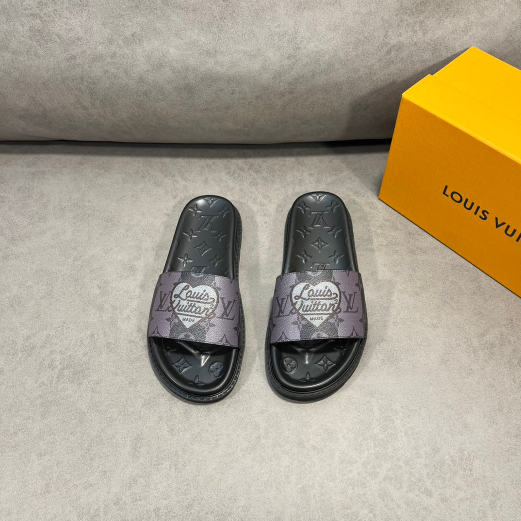 Lou-2022春夏新款 愛心圖拖鞋