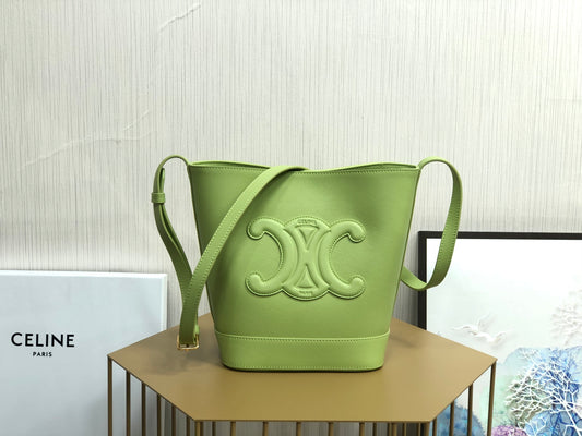 賽C家-2022s春夏新品 CUIR TRIOMPHE小號光滑牛皮水桶包