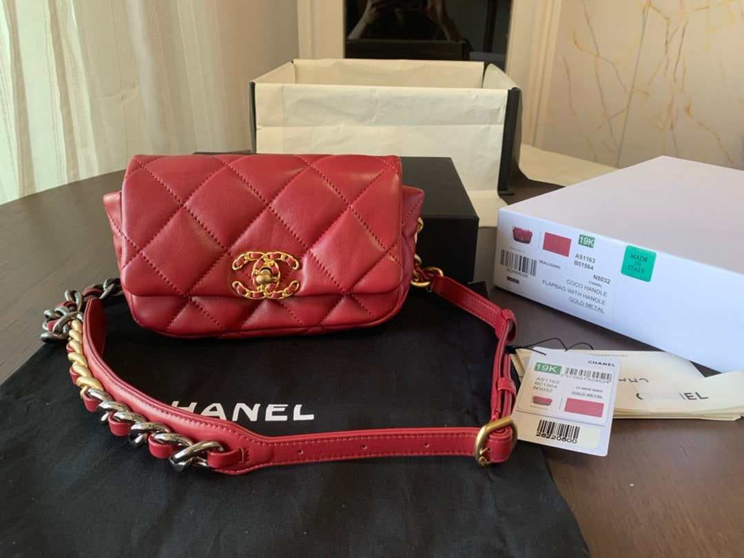 Chanel 19Bag系列腰包-紅色