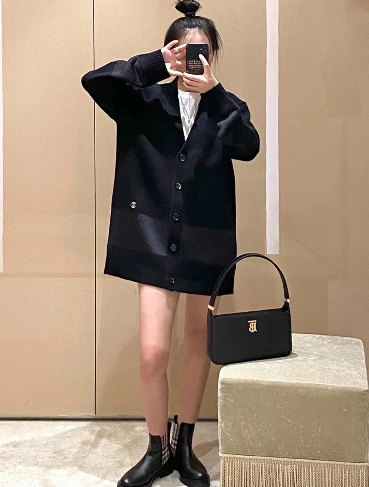 巴B家-新款 Tb shoulder bag 腋下斜挎包 黑色 上身照