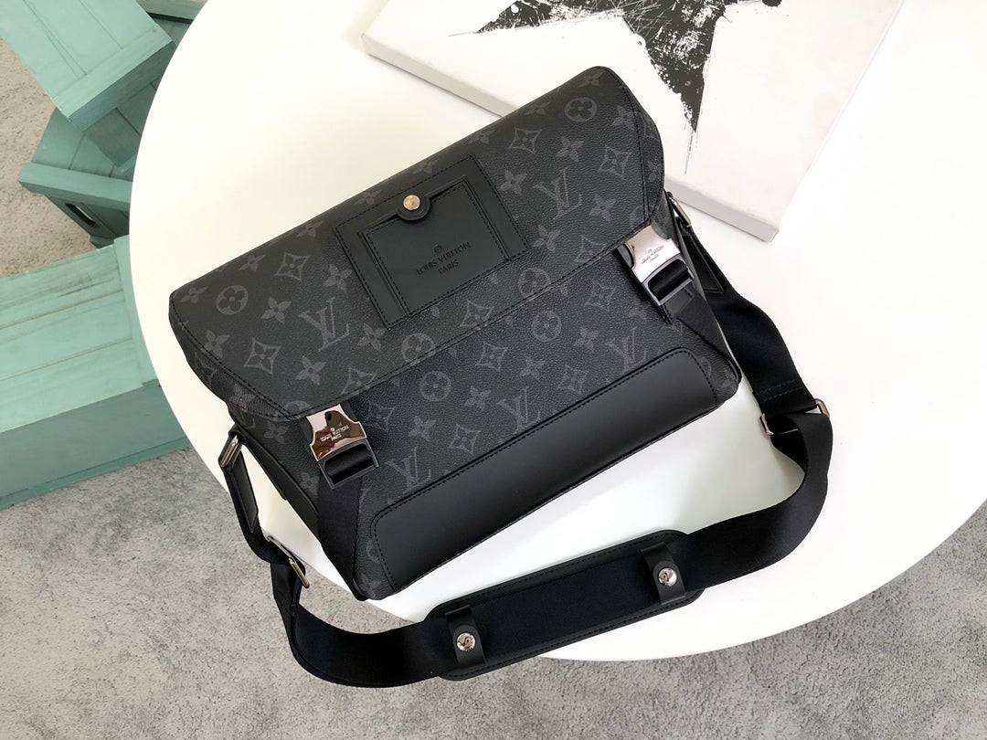 Lou-Monogram Eclipse 郵差包