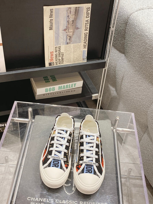 迪D家-帆布系列 平底休閒鞋 踩跟刺繡款