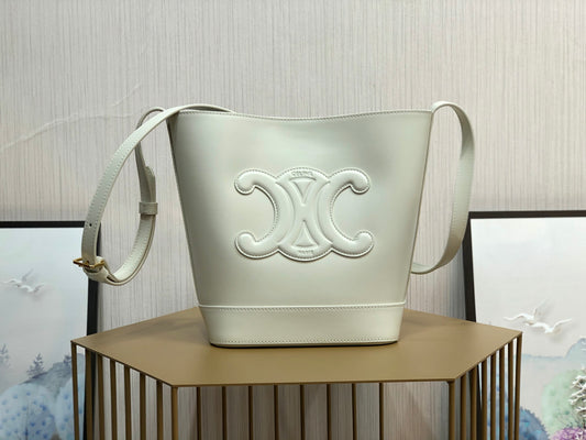 賽C家-2022s春夏新品 CUIR TRIOMPHE小號光滑牛皮水桶包