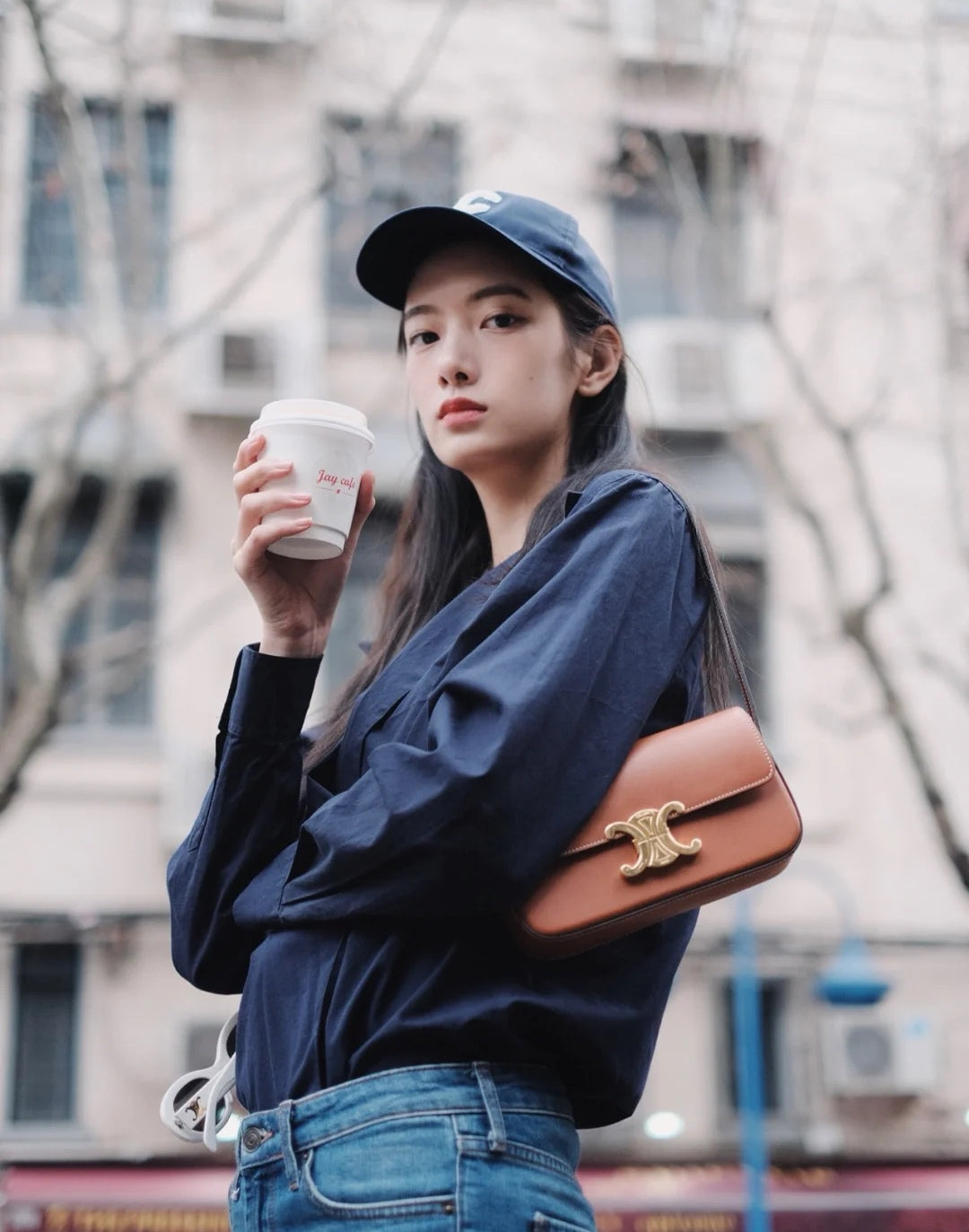 Celine Triomphe 牛皮革腋下包-棕色