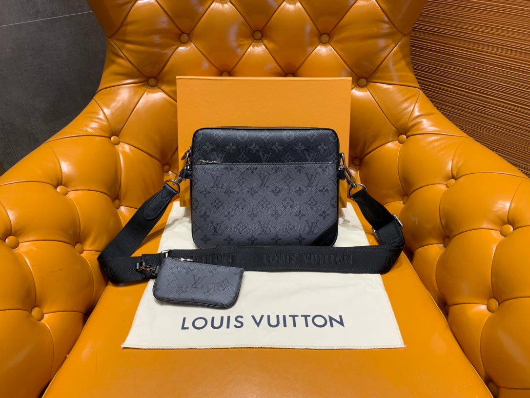 Lou-三合一郵差包 上身照