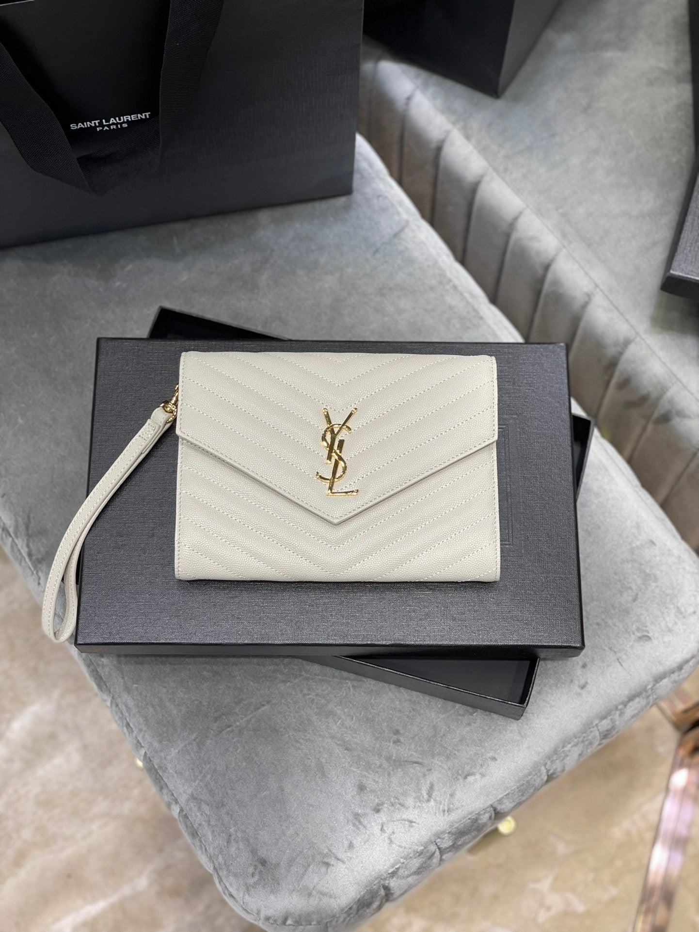 YSL_魚子醬手拿包-白色金扣