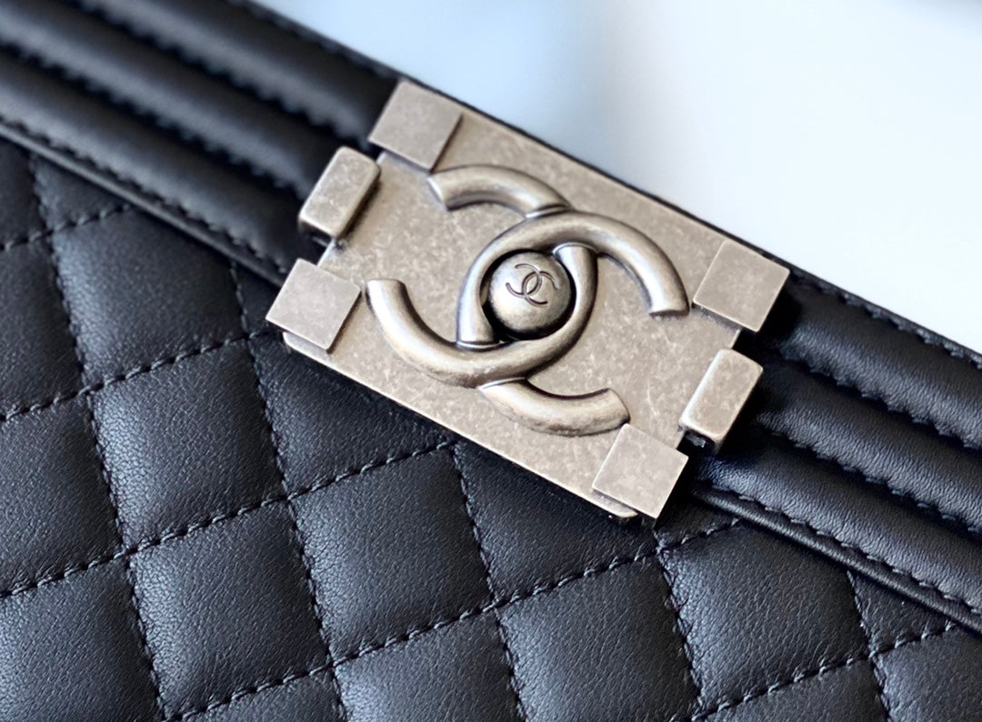 Chanel Leboy Mini-黑色胎牛皮-復古銀扣