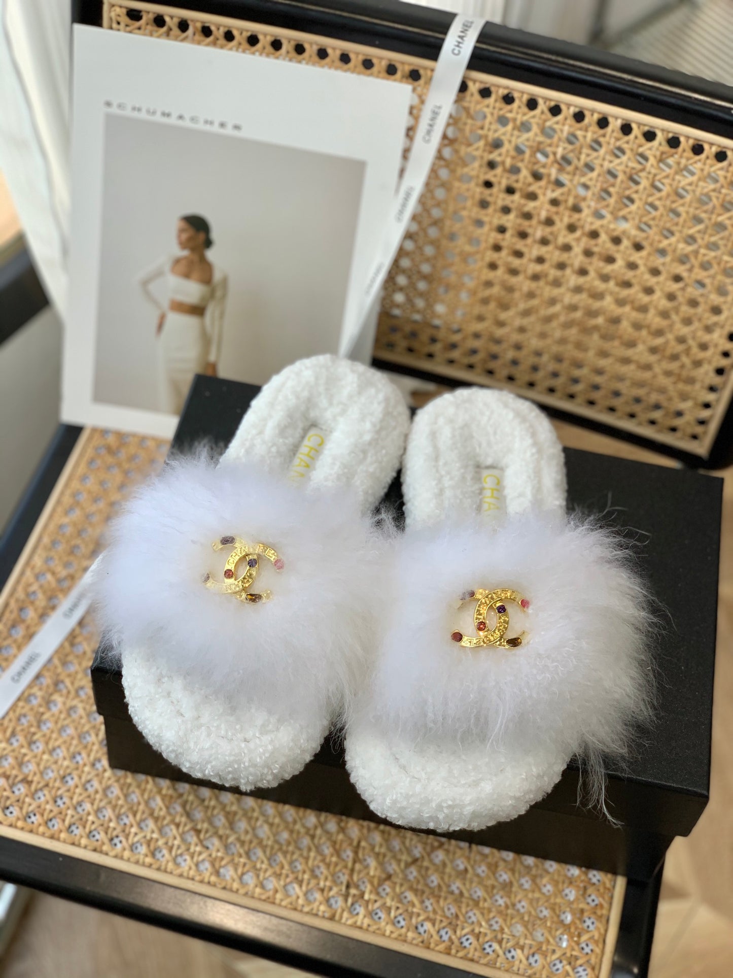 小香家-寶石扣貂毛拖鞋 白色