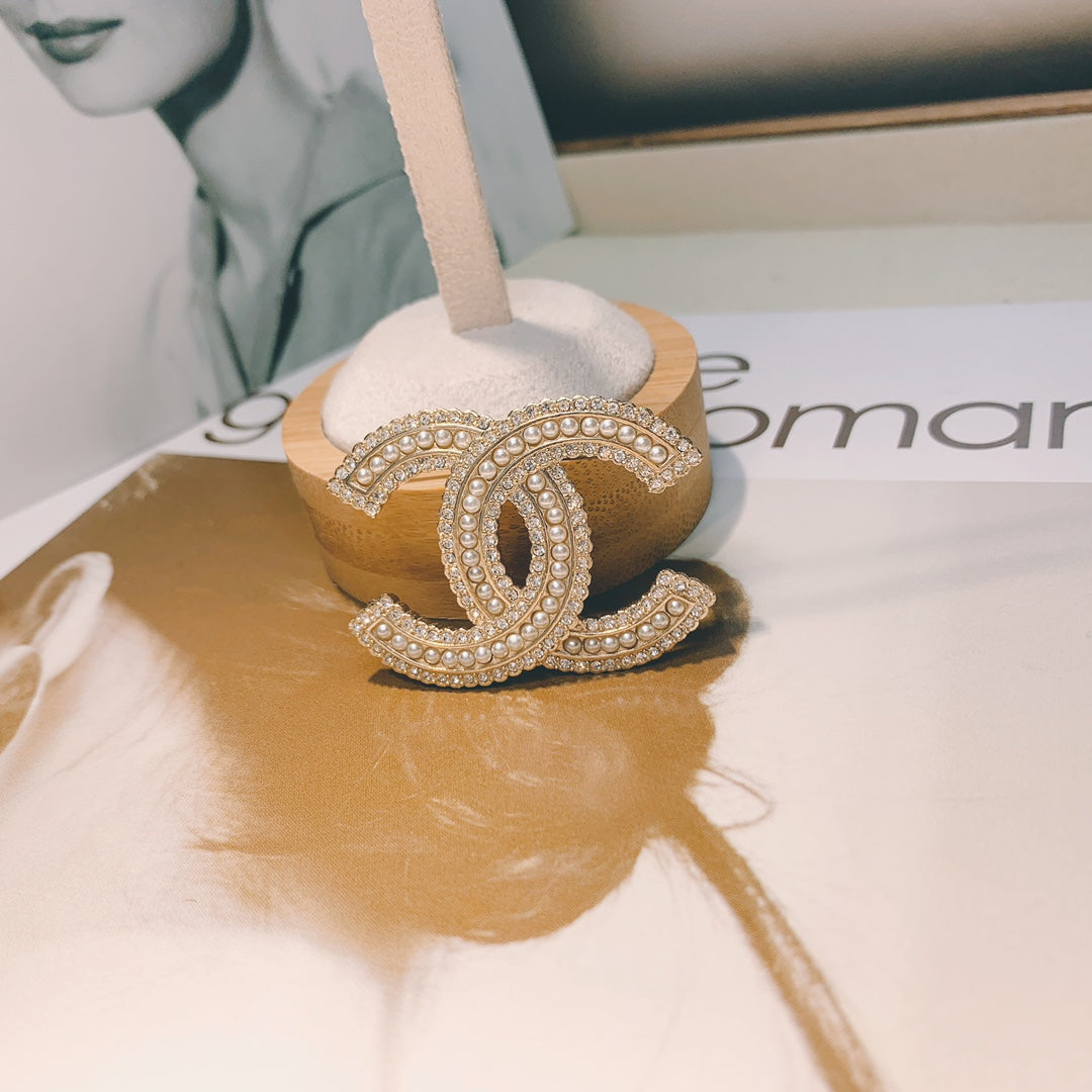Chanel 胸針