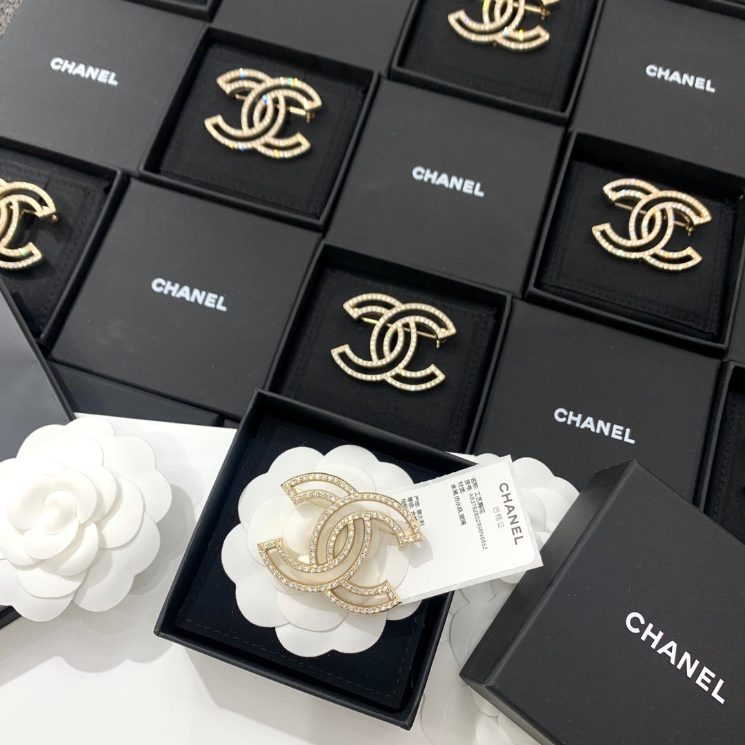 Chanel 胸針