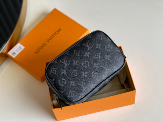 LV M47522 經典盥洗袋