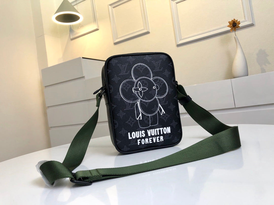 Lou-Kim Jones設計 郵差包