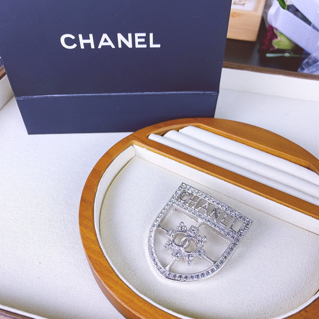 Chanel 胸針
