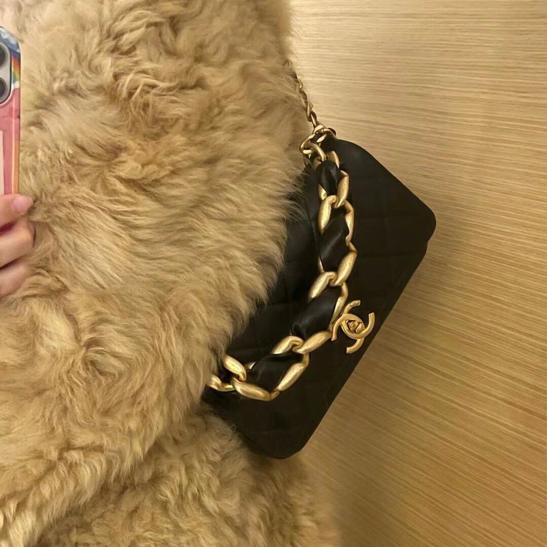 Chanel 拋光小羊皮菱格口蓋包