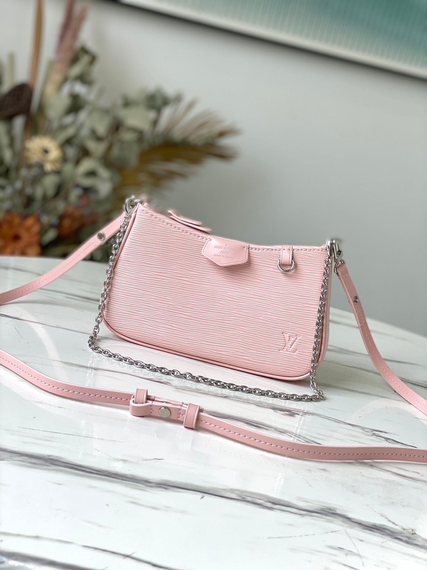 LV M80483 芭蕾粉 Easy Pouch On Strap 手袋
