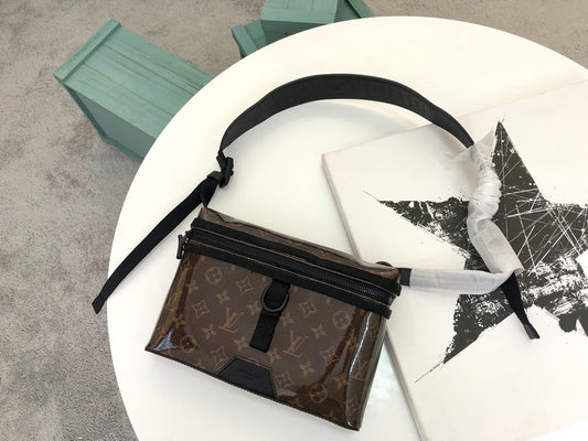 Lou-Monogram Titanium小號 郵差包