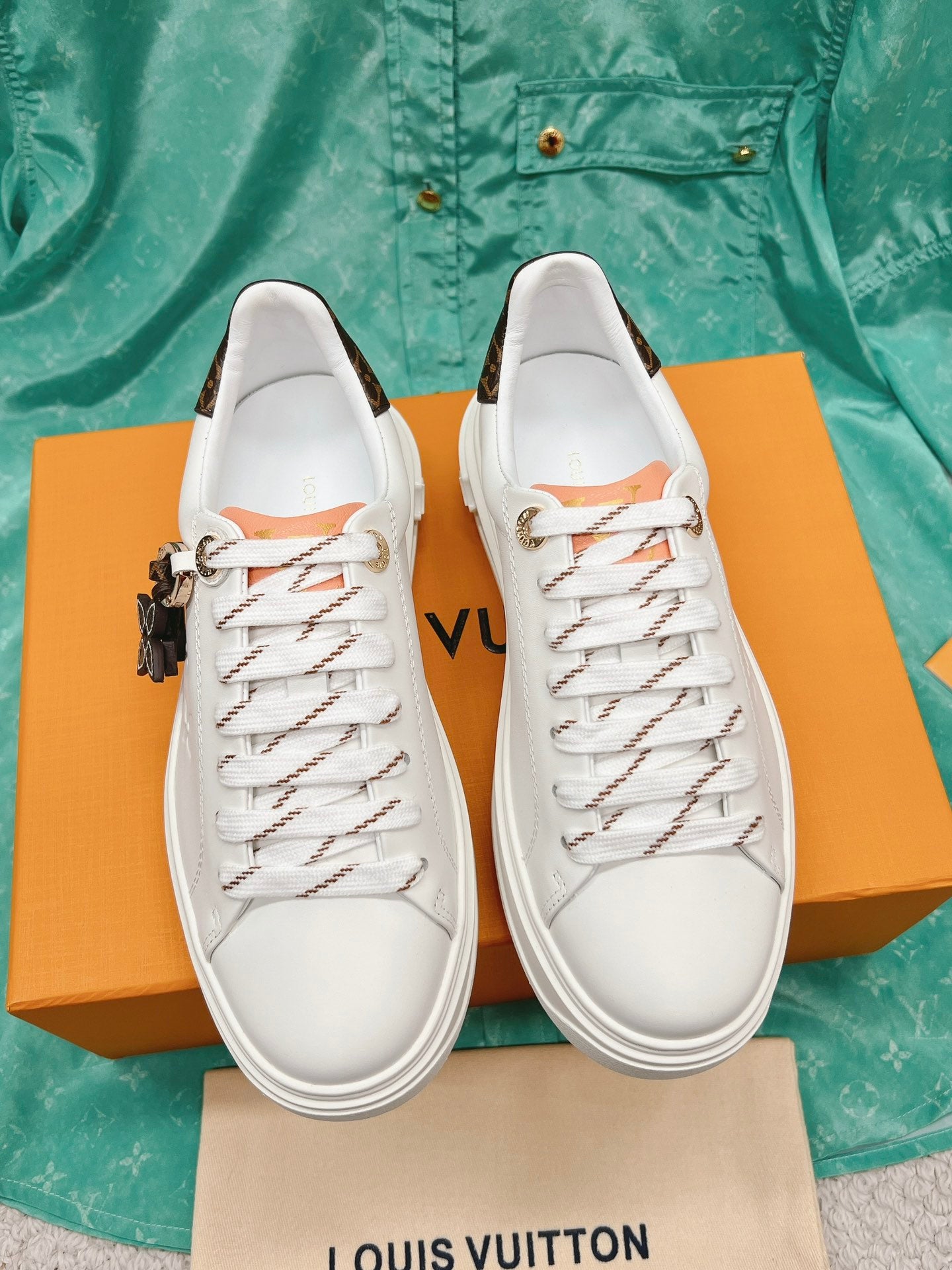 路L家-Vuitton x 草間彌生 經典小白鞋 壓紋白色