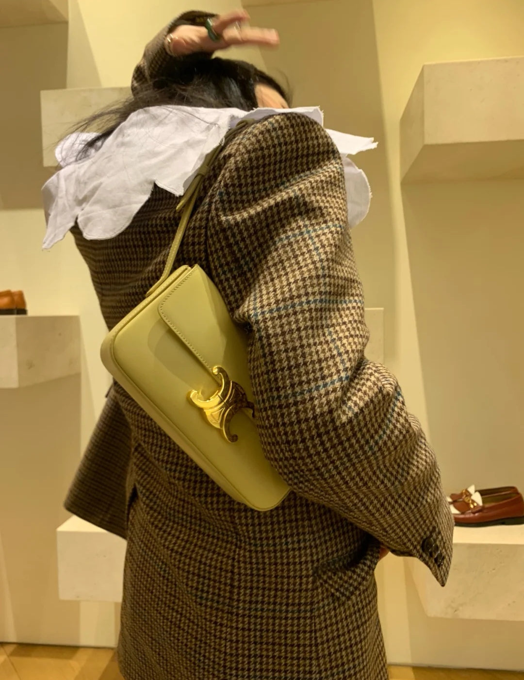 Celine Triomphe 牛皮革腋下包-黃色