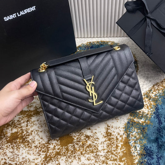聖Y羅-Monogram魚子醬V型菱格絎縫紋路信封包 中號