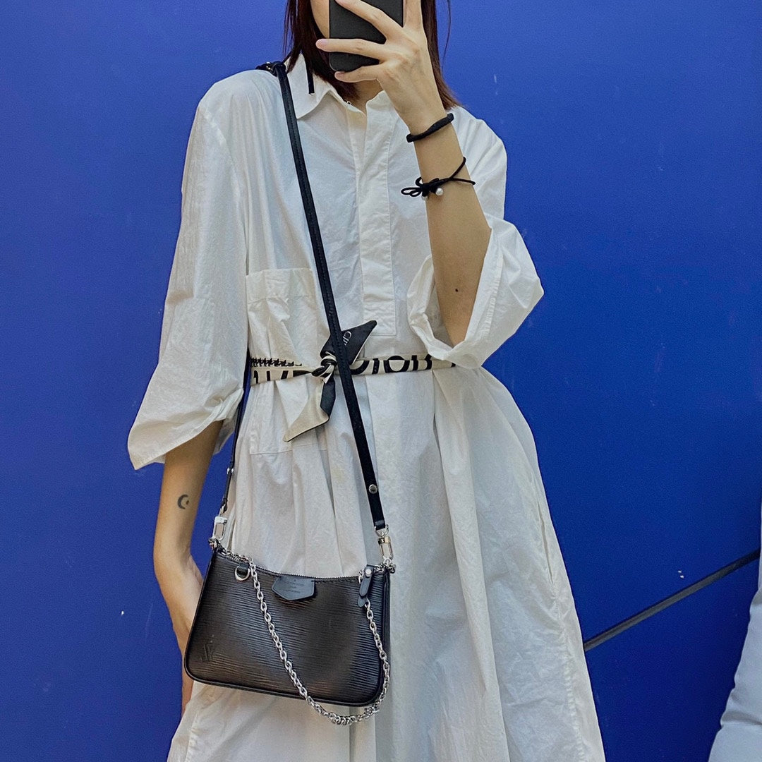 LV M80471 黑色 Easy Pouch On Strap 手袋