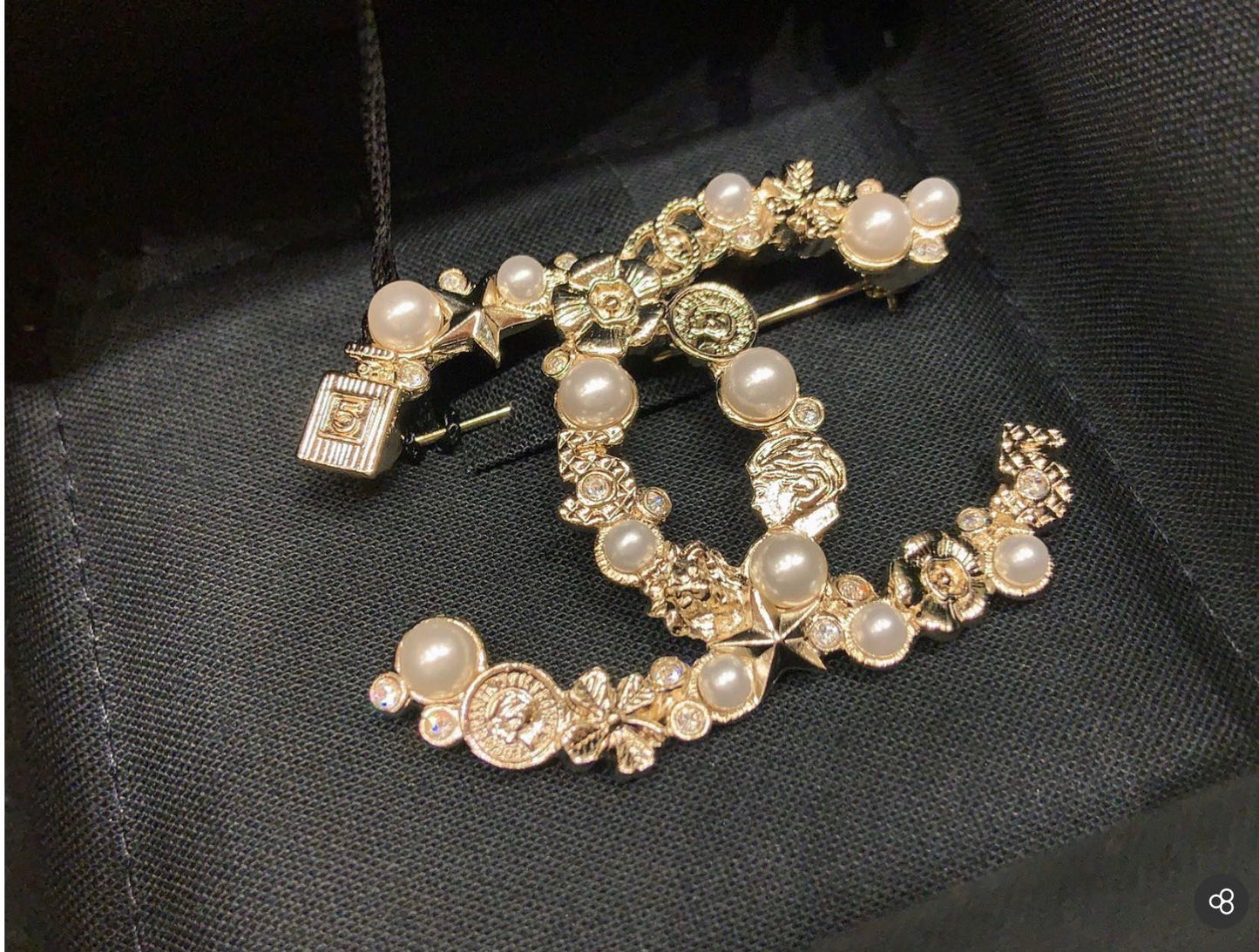 Chanel 胸針