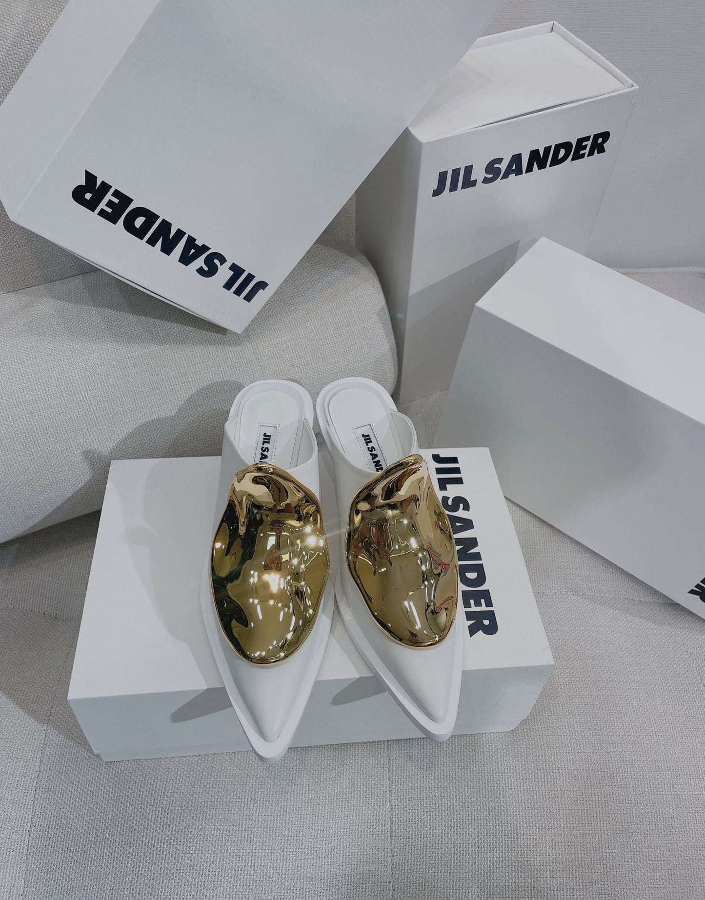 Jil sander-2022春夏 走秀新款 金屬裝飾尖頭平底拖鞋