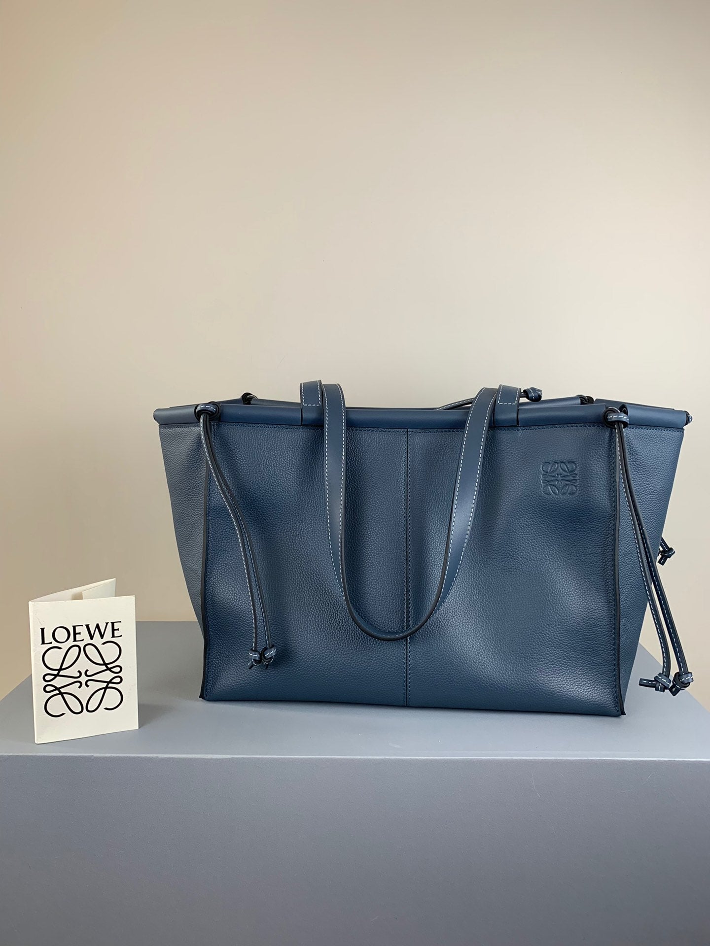 羅L威-Cushion tote 小牛皮 深藍色