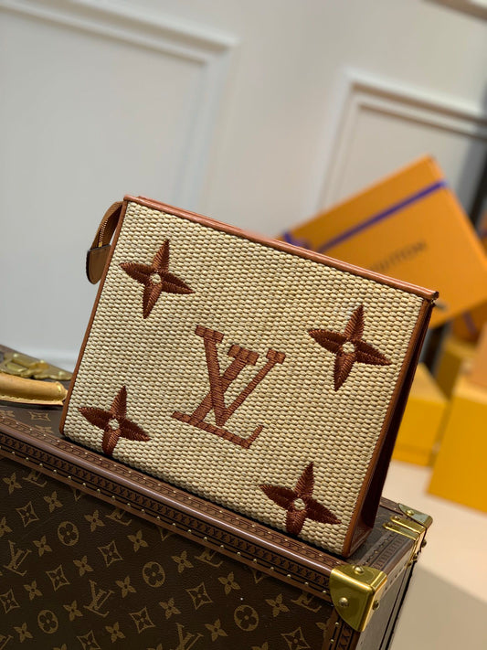 LV M80351杏色 Ｍ47542盥洗袋