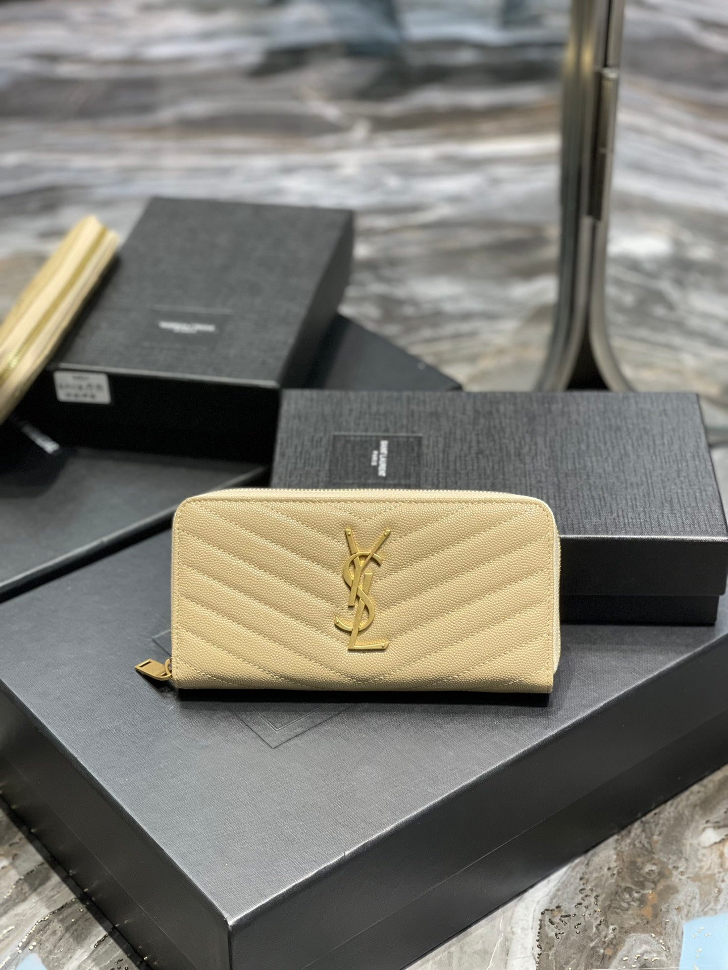 YSL 拉鍊長夾 杏色金扣