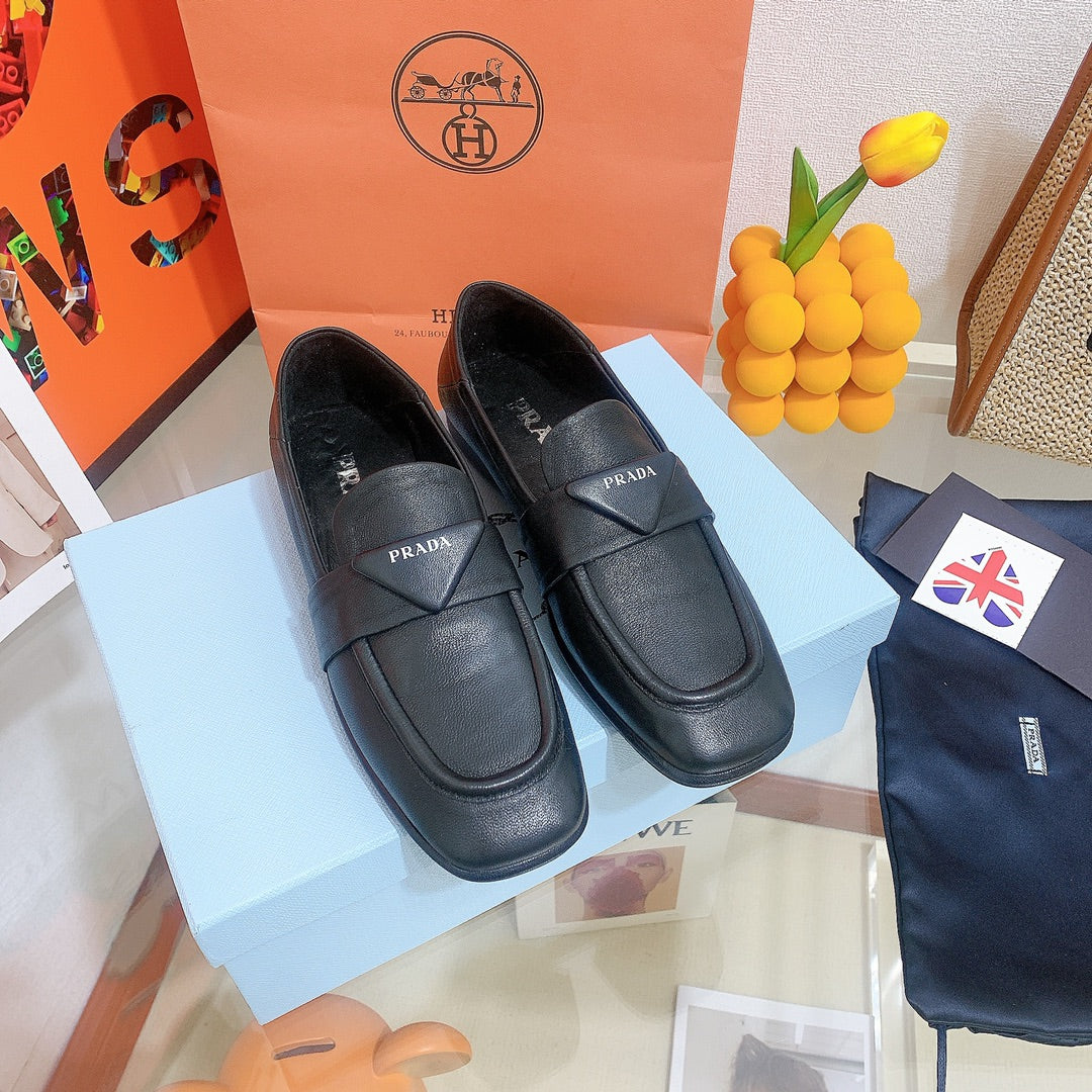 Prada 鞋-Prada 舒服軟皮 樂福鞋（黑）