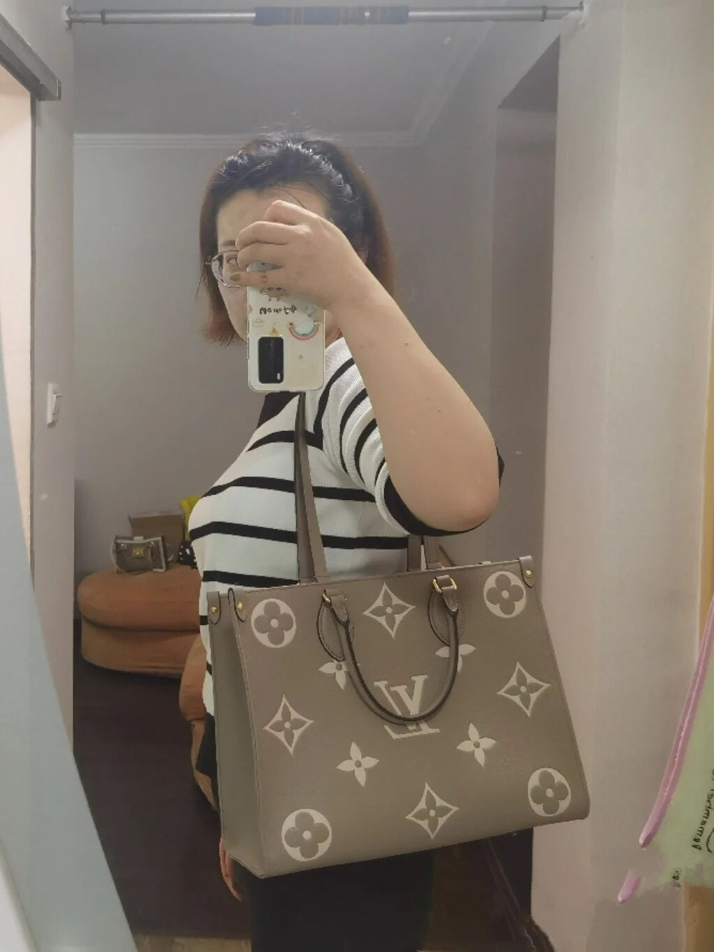 LV Onthego 灰色壓花