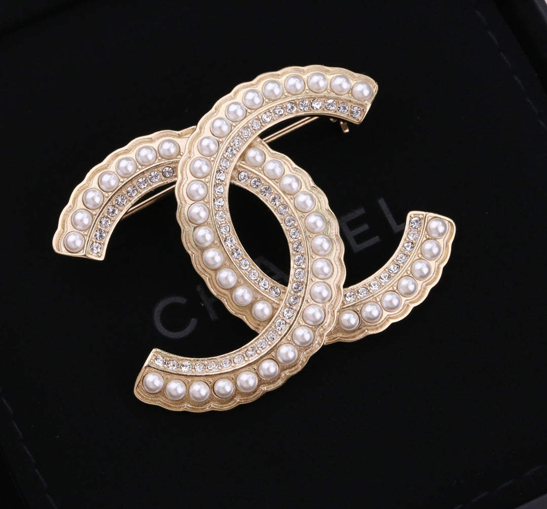 Chanel 胸針