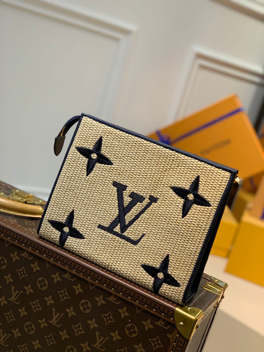 LV M80352黑色 M47542盥洗袋