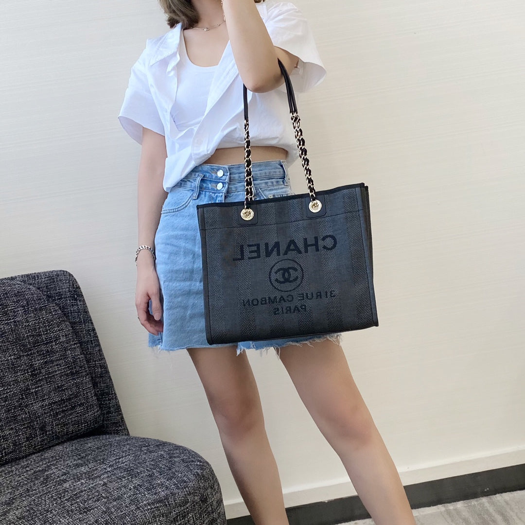Chanel 中號黑色沙灘包