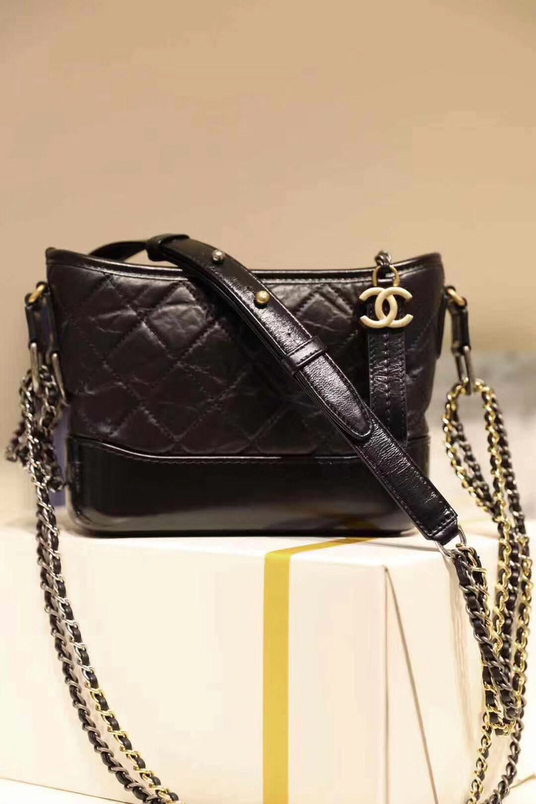 Chanel 小號流浪包-黑色菱格紋