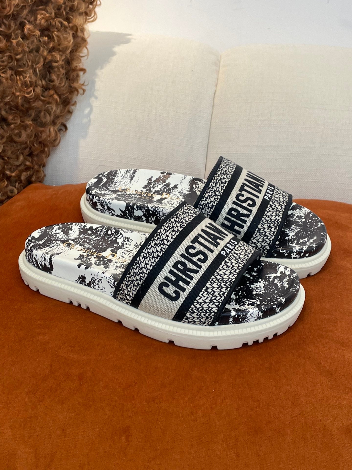 迪D家-黑色刺繡拖鞋