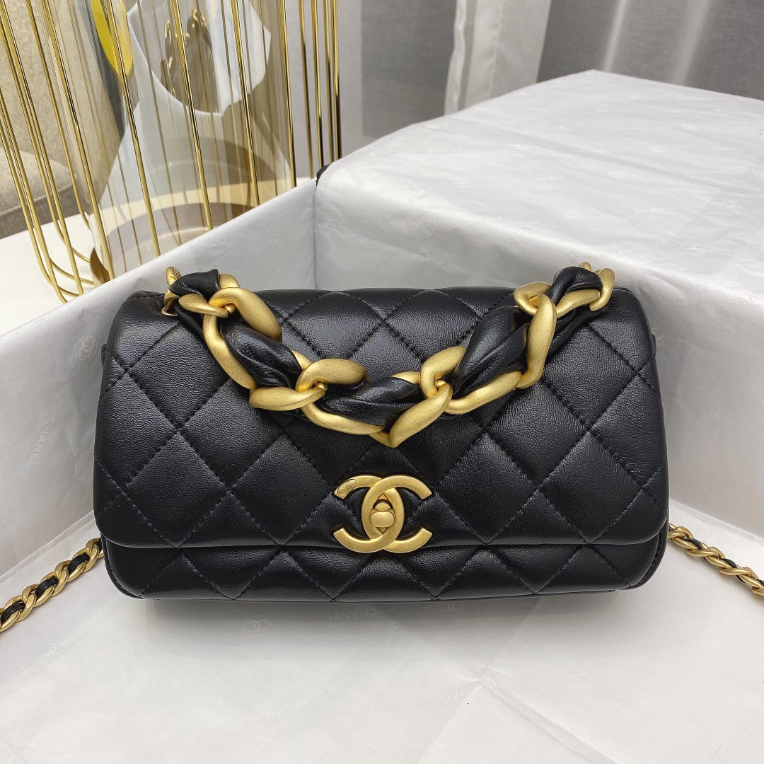 Chanel 拋光小羊皮菱格口蓋包