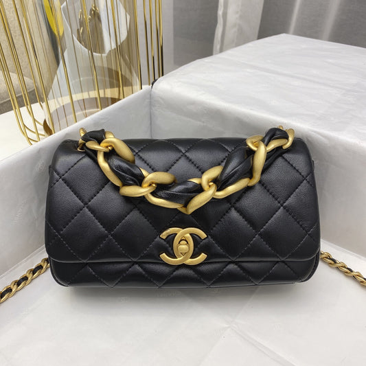 Chanel 拋光小羊皮菱格口蓋包