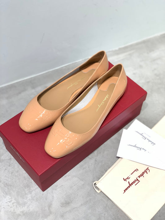 Salvatore Ferragamo鞋-膚色圓頭平底鞋