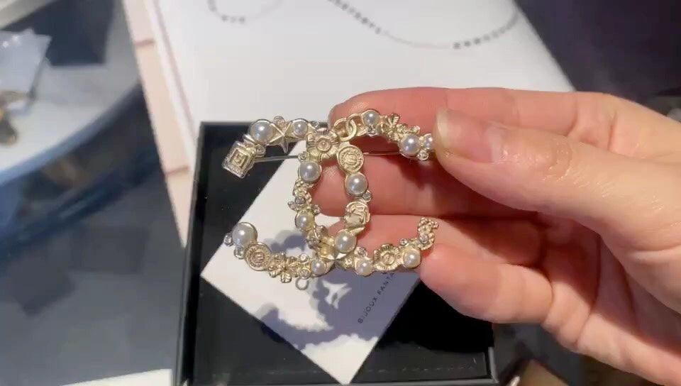 Chanel 胸針
