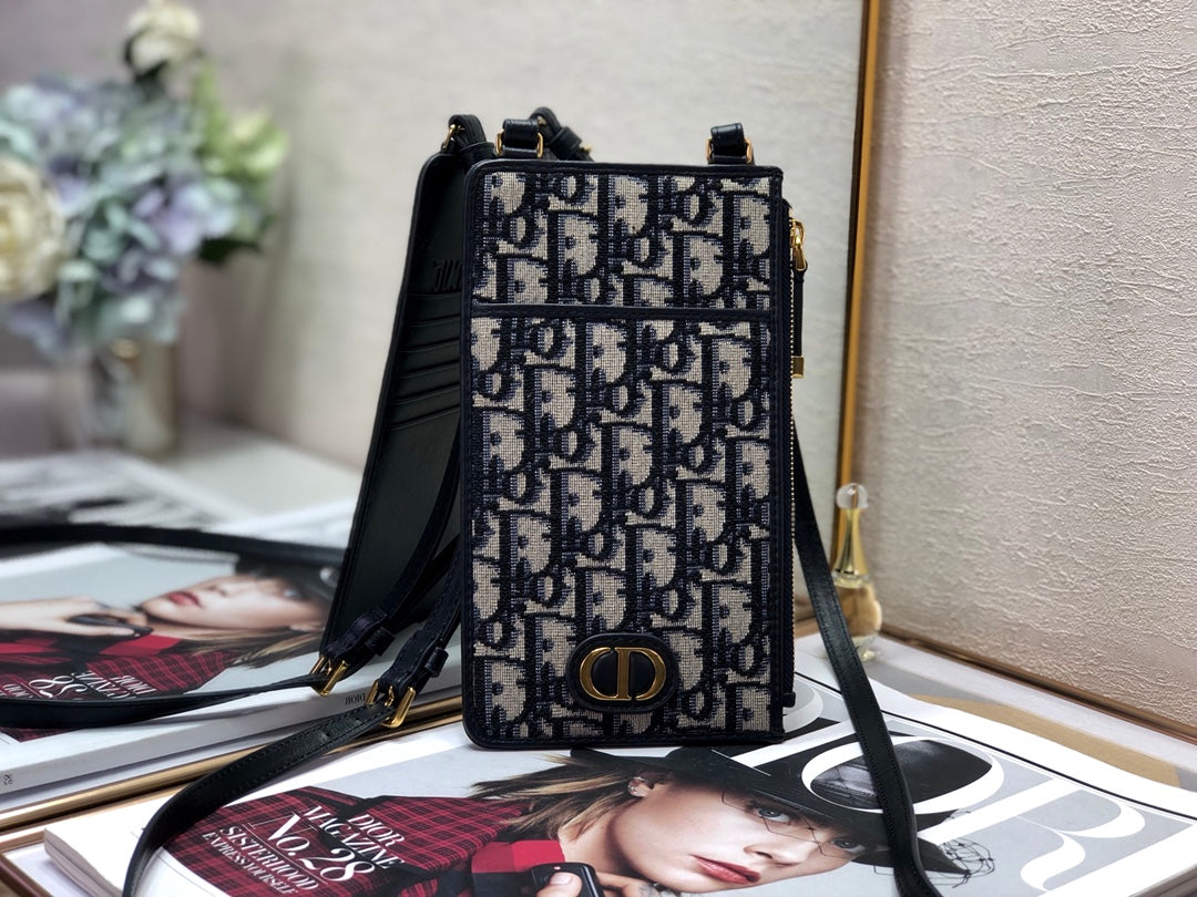 Dior 老花拉鍊扁長夾-附背帶