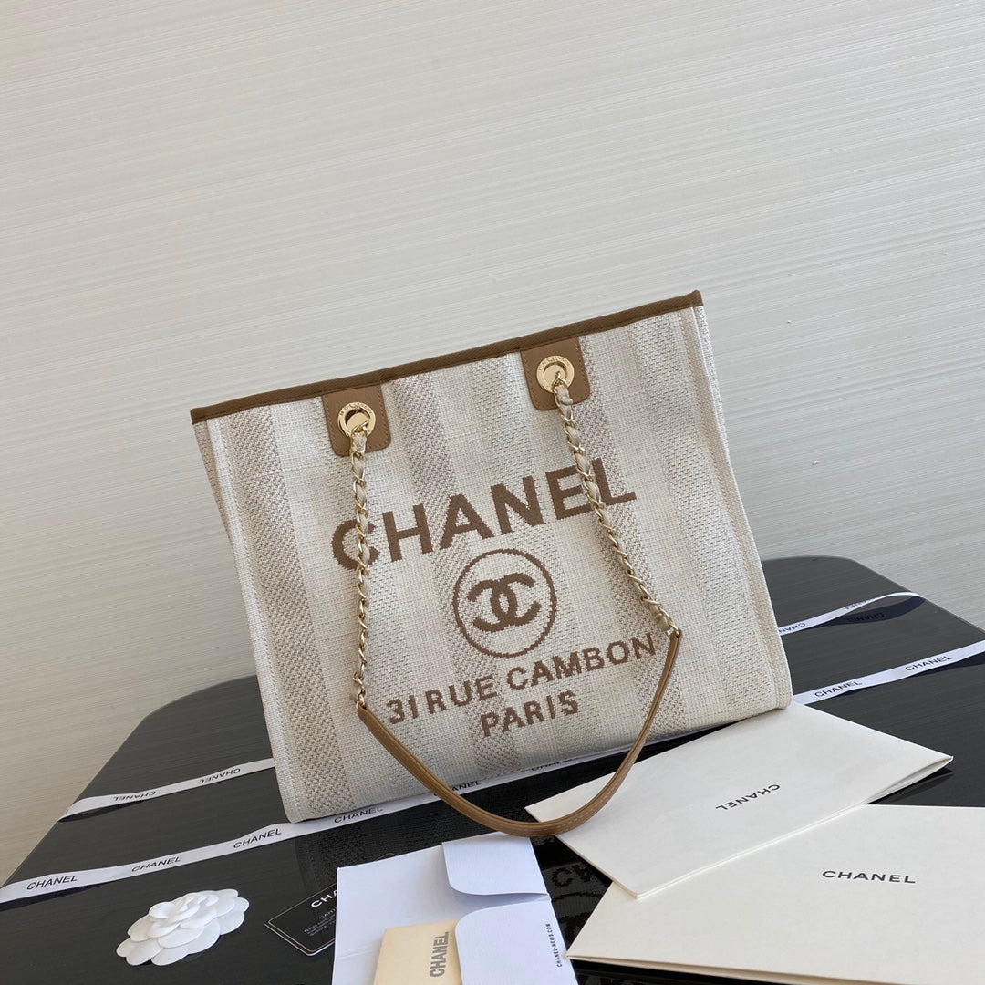 Chanel 中號米色條紋沙灘包