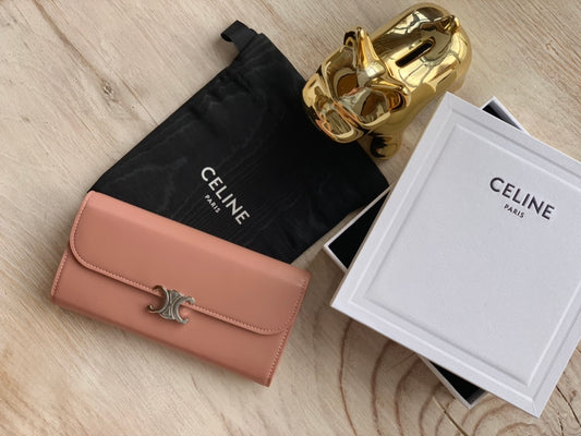 Celine TRIOMPHE 大號亮澤光滑羊皮革翻蓋長夾