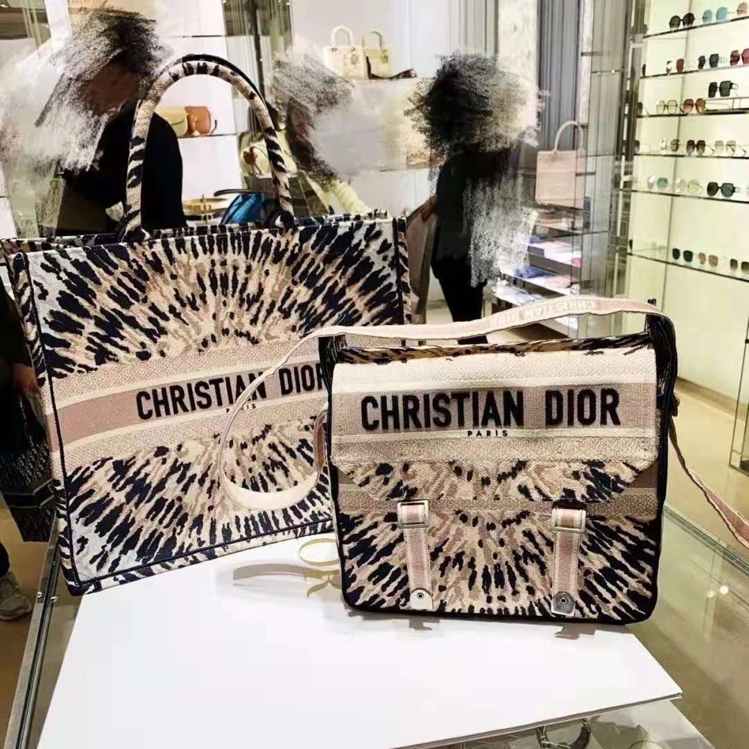Dior 萬花筒郵差包